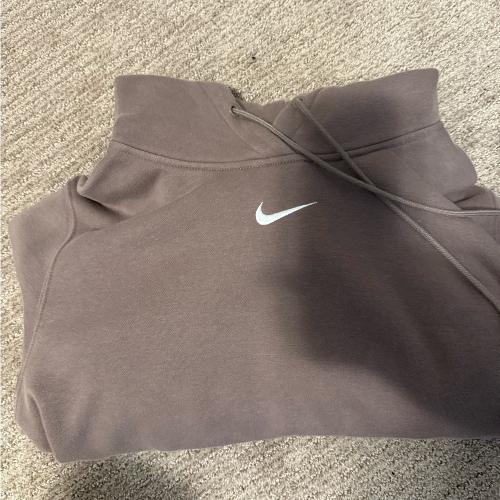 Nike Phoenix Fleece in Brown